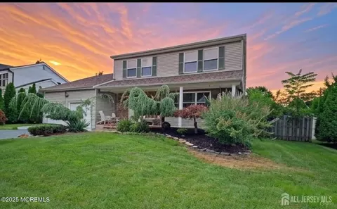 4 Davids Ln, Howell, NJ 07731