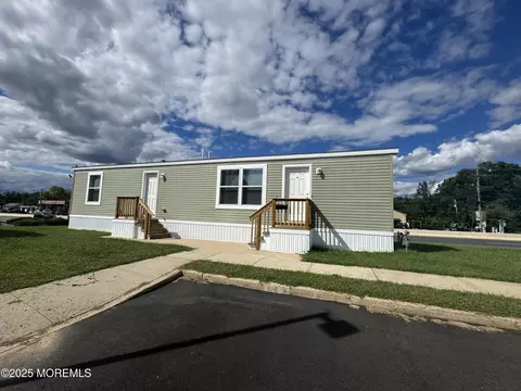 5 Justin Ct, Hazlet, NJ 07734