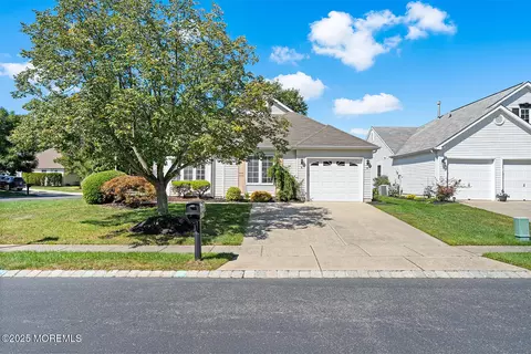 2 Arthur Ct, Jackson, NJ 08527