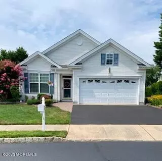 4 Gladston Ct, Jackson, NJ 08527
