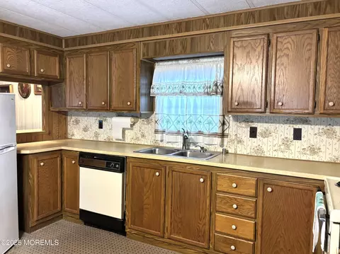 Kitchen - 5 Periwinkle Pl, Jackson, NJ 08527 photo 1 of 3