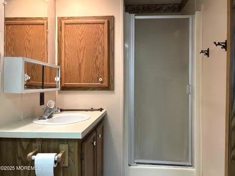 Bath - 5 Periwinkle Pl, Jackson, NJ 08527 photo 2 of 4