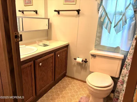 Bath - 5 Periwinkle Pl, Jackson, NJ 08527 photo 3 of 4