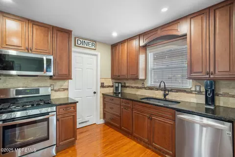 Kitchen - 18 Red Maple Dr, Brick, NJ 08724 photo 2 of 4