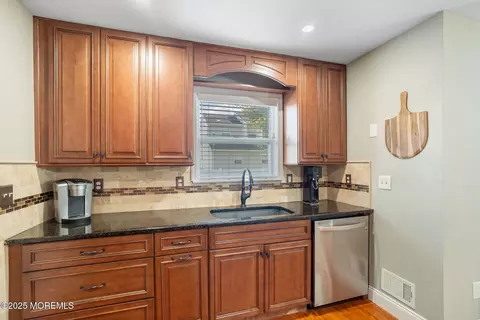 Kitchen - 18 Red Maple Dr, Brick, NJ 08724 photo 3 of 4