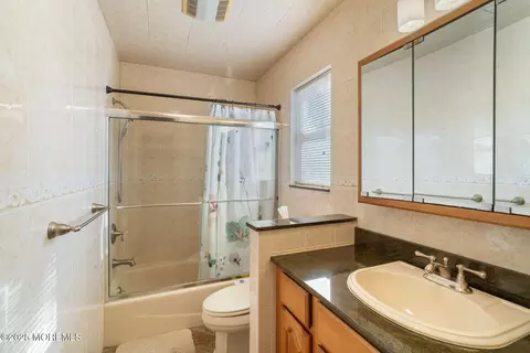 Bath - 18 Red Maple Dr, Brick, NJ 08724 photo 2 of 2