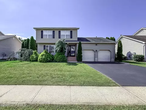 22 Abraham Dr, Howell, NJ 07731