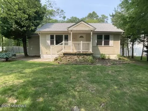 273 Stuart St, Howell, NJ 07728
