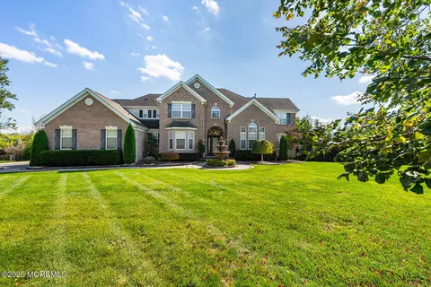 4 Rodeo Dr, Jackson, NJ 08527