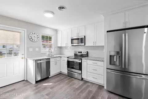 6 Gramercy Ln # D, Manchester, NJ 08759