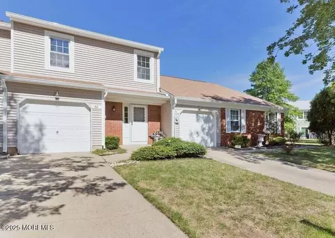 86 Holly Dr, Eatontown, NJ 07724