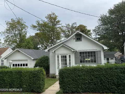 326 Sherwood Dr, Keyport, NJ 07735