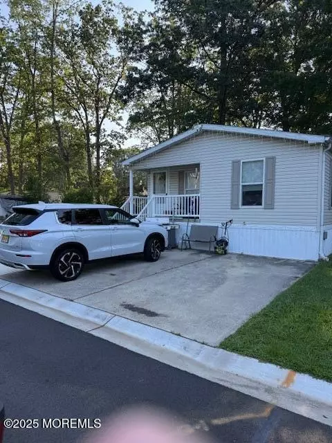 101 Antonia Dr, Jackson, NJ 08527