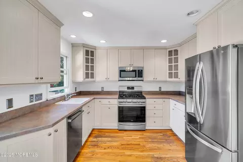 Kitchen - 88 E River Rd, Rumson, NJ 07760 photo 1 of 3