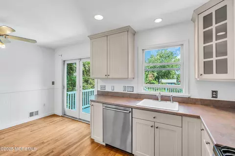 Kitchen - 88 E River Rd, Rumson, NJ 07760 photo 3 of 3