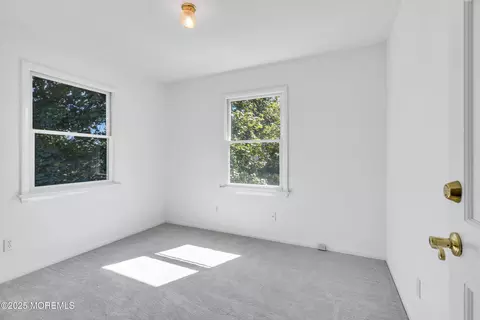 Bedroom - 88 E River Rd, Rumson, NJ 07760 photo 4 of 6