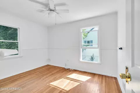 Bedroom - 88 E River Rd, Rumson, NJ 07760 photo 5 of 6