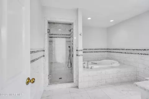 Bath - 88 E River Rd, Rumson, NJ 07760 photo 1 of 3
