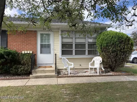 2 A Yorktowne Pkwy, Whiting, NJ 08759