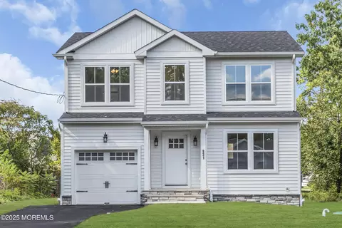831 Wellington Ave, Toms River, NJ 08757
