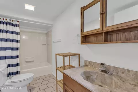 Bath - 114 Crescent Dr, Brick, NJ 08724 photo 2 of 2