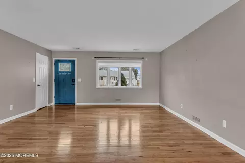 Living - 114 Crescent Dr, Brick, NJ 08724 photo 2 of 3