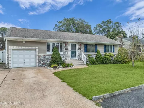 Exterior - 114 Crescent Dr, Brick, NJ 08724 photo 2 of 6