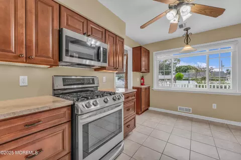 Kitchen - 114 Crescent Dr, Brick, NJ 08724 photo 3 of 3