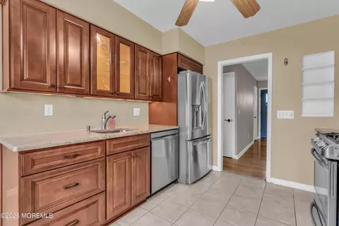 Kitchen - 114 Crescent Dr, Brick, NJ 08724 photo 2 of 3