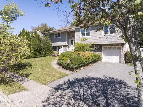 17 Cavan Ln, Hazlet, NJ 07730