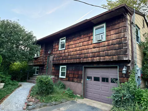 3 Vought Ave, Freehold, NJ 07728