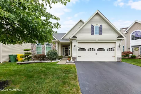 3 Eldorado Dr, Lakewood, NJ 08701