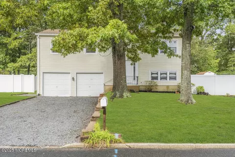 32 Pine Tree Dr, Bayville, NJ 08721