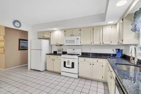 24 Mayapple Dr, Brick, NJ 08724 photo 17