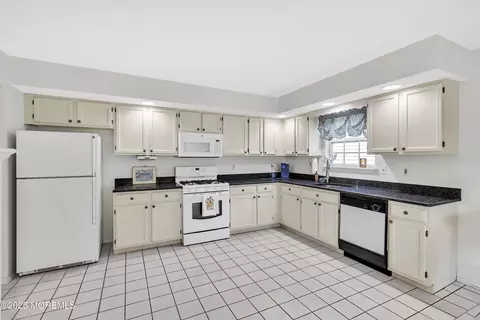 24 Mayapple Dr, Brick, NJ 08724 photo 15