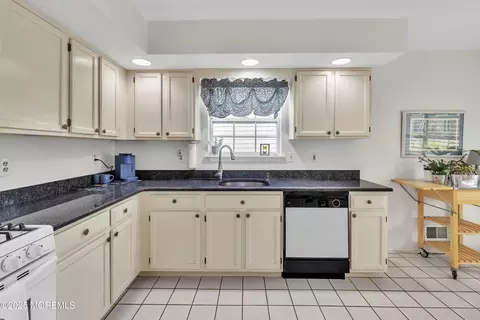 24 Mayapple Dr, Brick, NJ 08724 photo 18