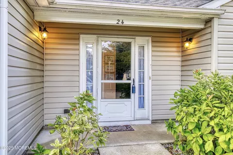 24 Mayapple Dr, Brick, NJ 08724 photo 4