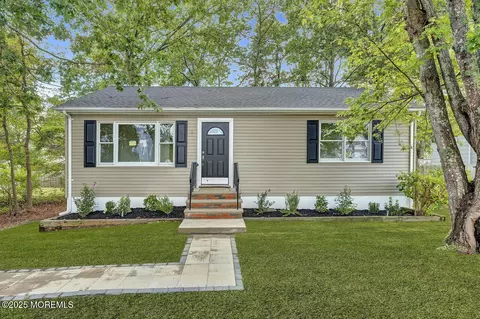 1195 Windlass Dr, Stafford, NJ 08050