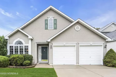 2 Seminole Ct, Jackson, NJ 08527
