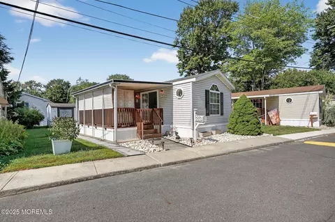 4 South Dr, East Windsor, NJ 08520