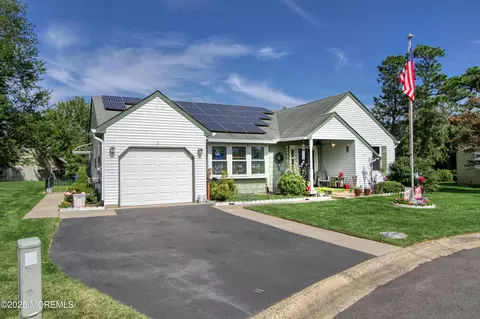 2 Norwood Ct, Whiting, NJ 08759