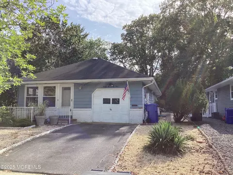 2224 Mount Hope Ln, Toms River, NJ 08753