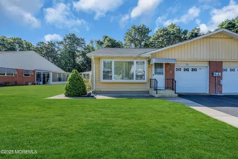 18 Monmouth Ln #A, Whiting, NJ 08759