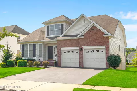 333 Van Dusen Dr, Marlboro, NJ 07746