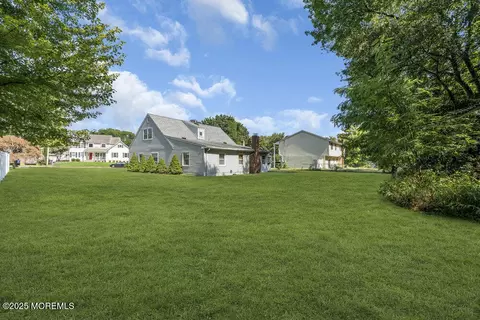 52 Warren Pl, Middletown, NJ 07748