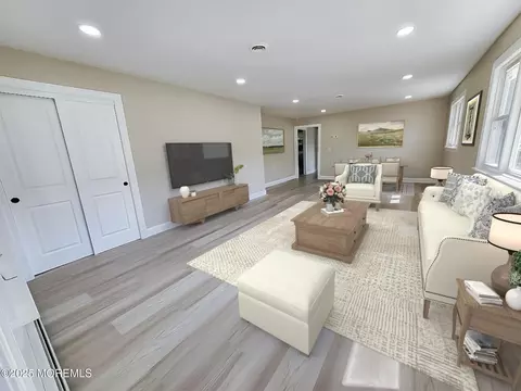 696 Jamaica Blvd, Toms River, NJ 08757
