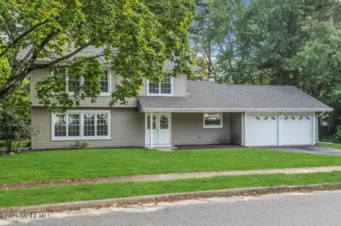 3 Chelsea Rd, Jackson, NJ 08527