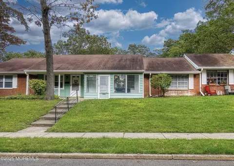67 Dorchester Dr # D, Lakewood, NJ 08701