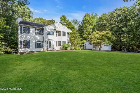 28 Lauren Ln, New Egypt, NJ 08533