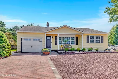 5 Killington Rd, Toms River, NJ 08757